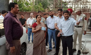 Com Secy H&UDD, Com JMC visit animal care…