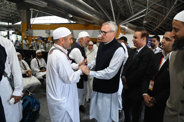 CM bids farewell to Haj pilgrims