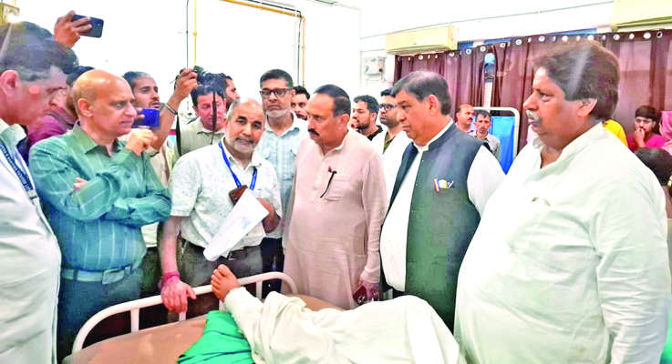 Congress delegation visits GMC Hospital, enquires, Poonch injured
